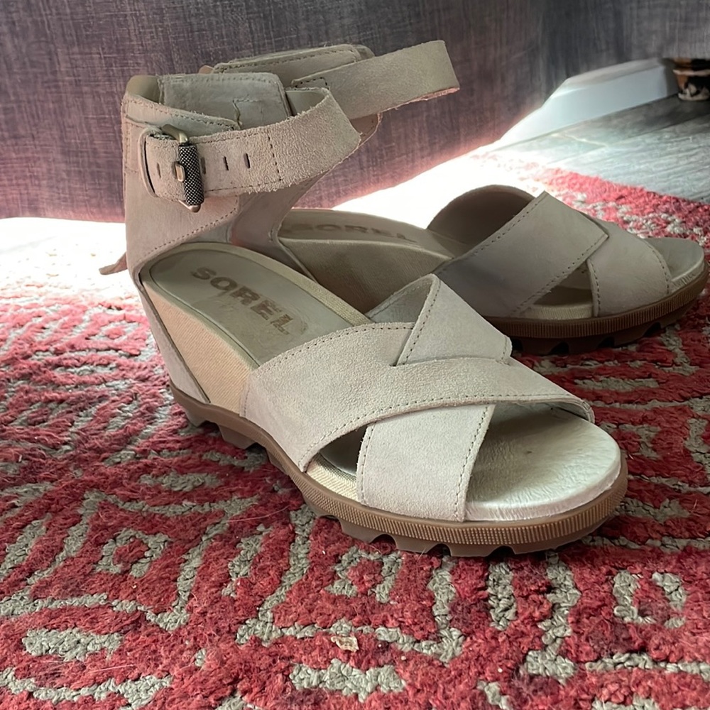 Off white, Sorel sandal. Size 6.5